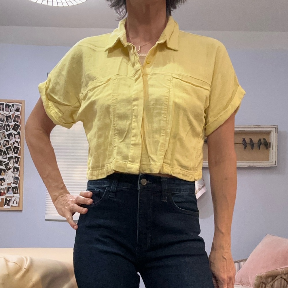 Forever 21 linen rayon cropped button down boxy top In canary yellow. Size small